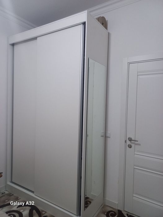 Kiyim shkaf oq shkaf