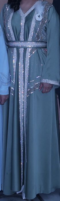 Продам платья новые