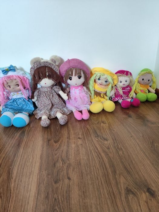Продам мягкие игрушки куклы.