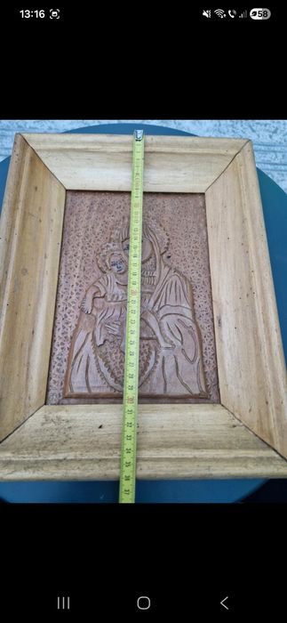 Icoană sculptată manual în lemn – Maica Domnului cu Pruncul, artizanat tradițional
