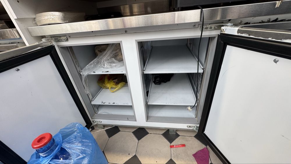 Холодильный стол