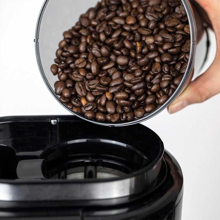 Компактна шварц кафемашина CASO Coffee с мелачка, 4 чаши кафе, подходяща и за предварително смляно кафе, LCD дисплей, таймер