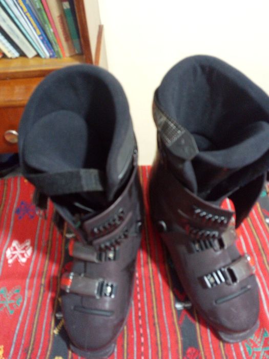 Vând 3 perechi de clăpari: o pereche albi, o pereche maro,  o pereche