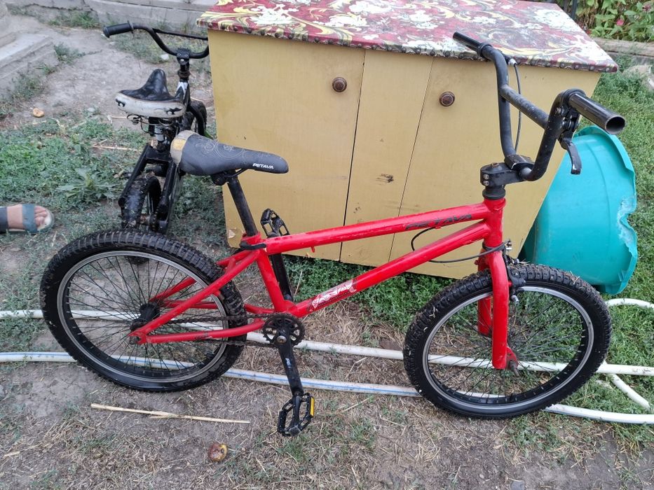 BMX велосипед красный свет