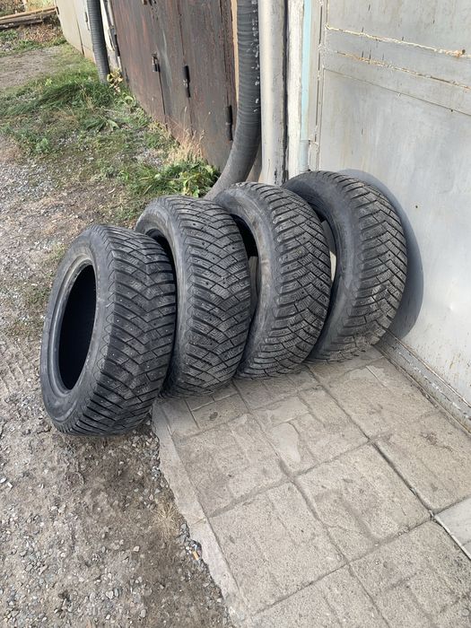 Продам зимнию резину.