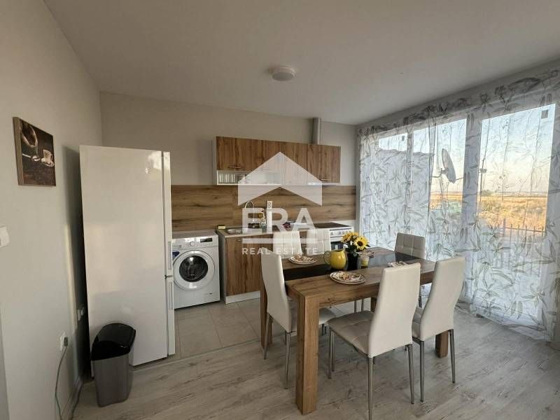 Стилна, нова едноетажна къща близо до морето