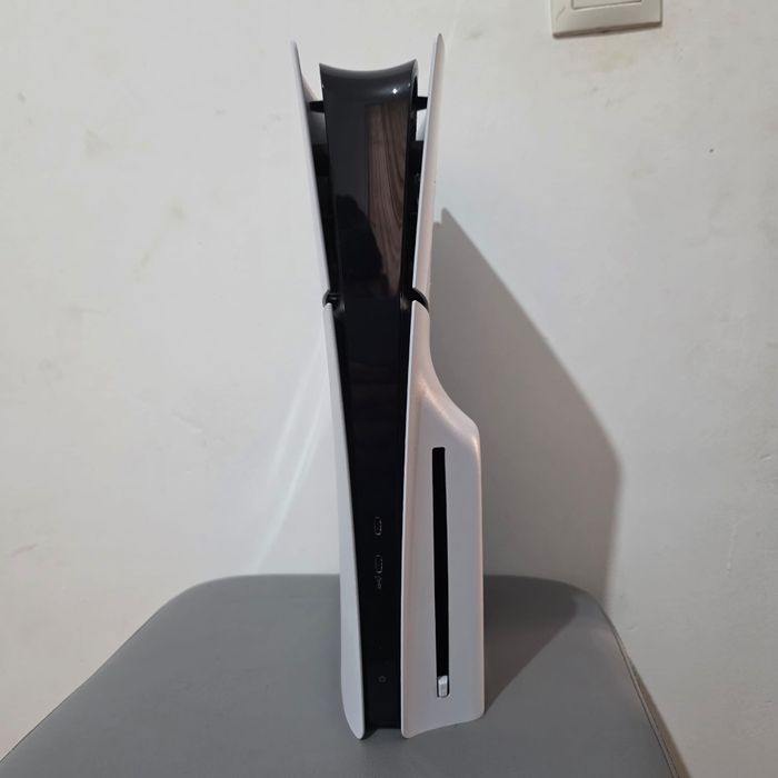 Play station 5 (PS5) . Garantie pana în iulie  2028