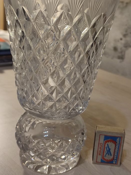 Продам хрустальные вазы.