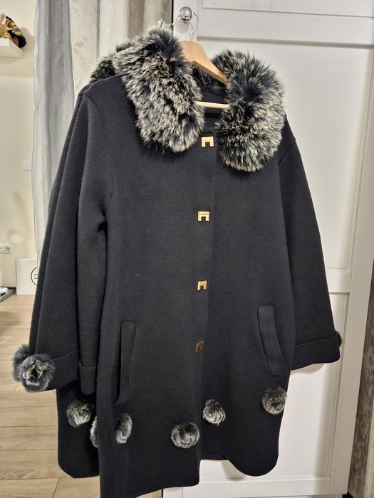 Палто с пухкава яка М размер
