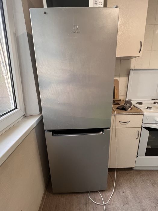 Холодильник indesit