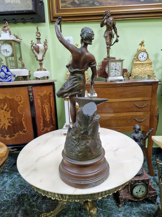 Прекрасна антикварна френска фигура статуетка