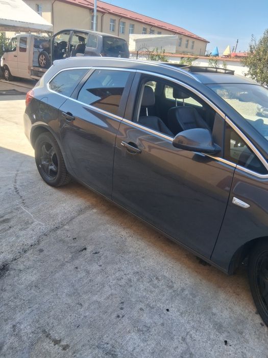 Vând uși de Opel Astra J partea dreaptă 2013