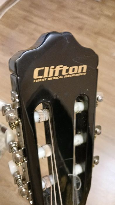 De vânzare chitara