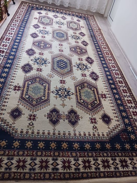 Covor din lâna..dimensiunea 4m/2m