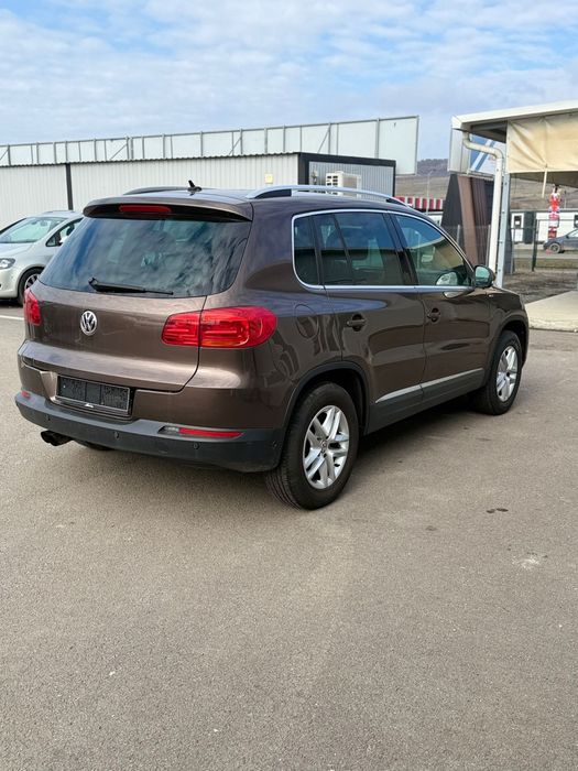VOLKSWAGEN Tiguan