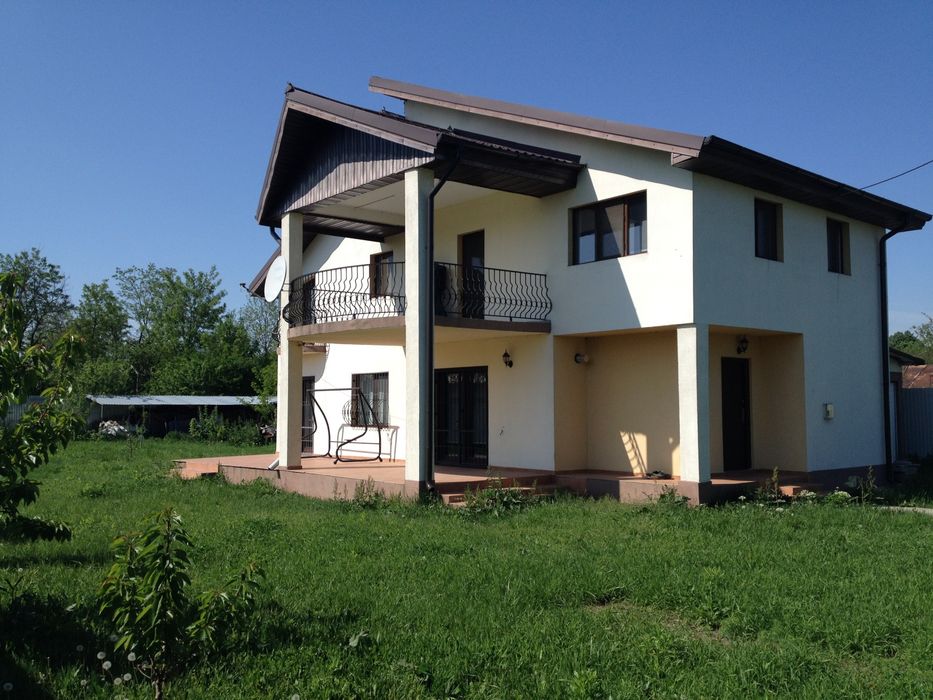 Casa la curte,3 dormitoareliving