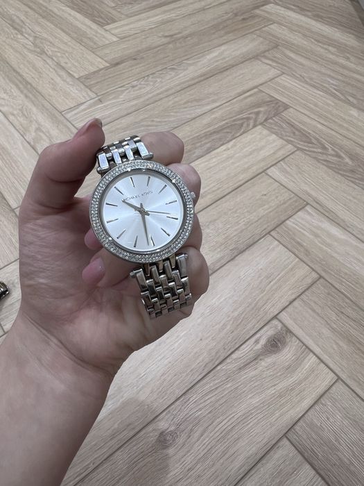 Часы от бренда Michael Kors