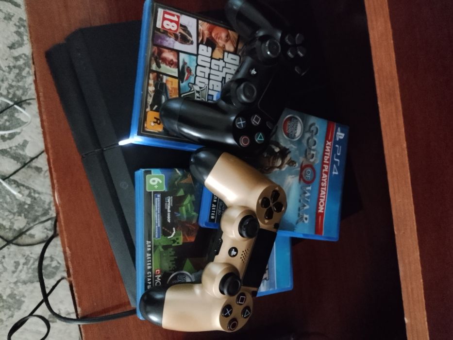 Продам PlayStation4+5 игр+2джостика