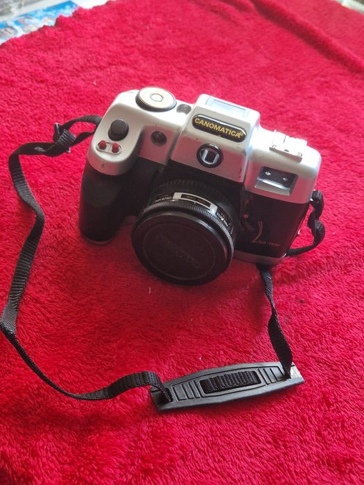 Aparat foto cu film