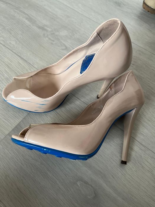 Срочно продам куртка,сапоги,туфли