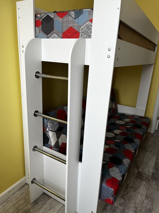 Детская двухъярусная кровать