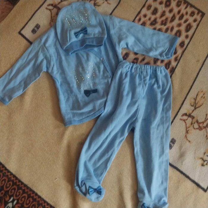 Отдам костюм на выписку