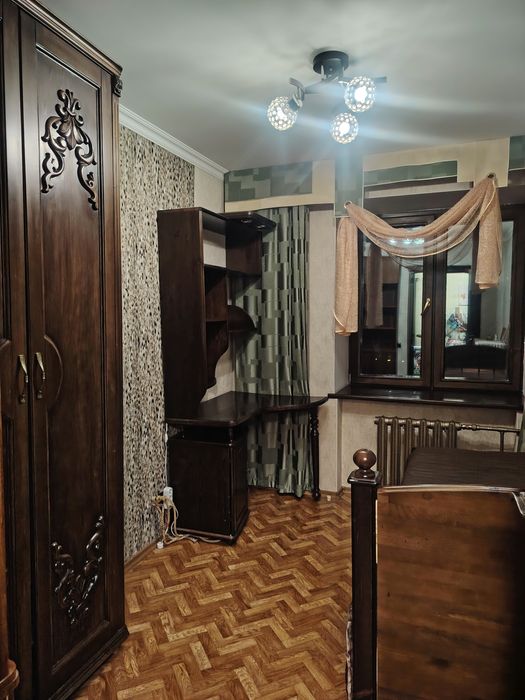 Продам квартиру трехкомнатную