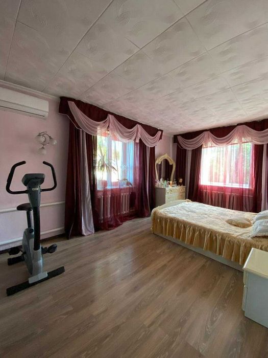 Продам дом у озера