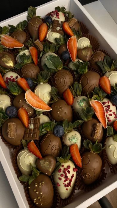 Клубника в шоколаде есть Каспий ред