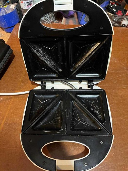 вафельница.  тостер