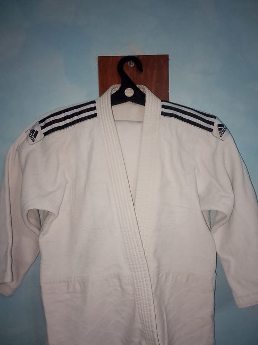 Продам кимоно адидас