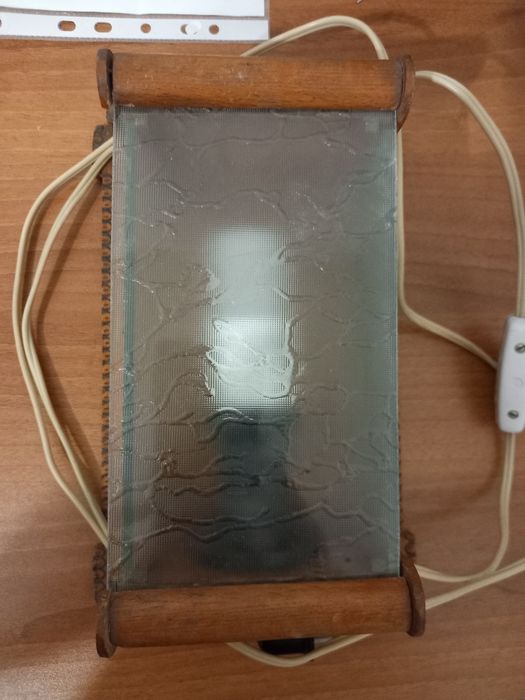 Стара дървена лампа