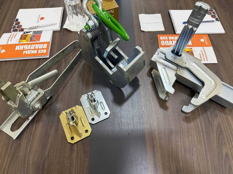 Клиновой замок, Универсальный замок