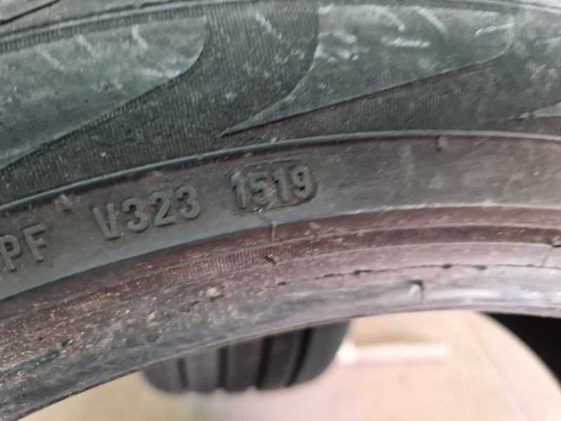 2 Pirelli R20 235/45
летни гуми
DOT1519