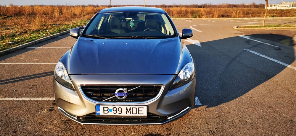 Volvo v40 2.0d D4 190cp euro5 panoramic  unic proprietar Înmatriculat