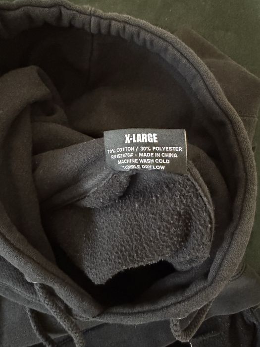 Hanorac Pleasures cu print pe spate