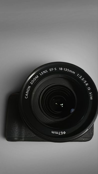 Canon EOS 700D (Rebel T5i) + Canon EF-S 18-135mm f/3.5-5.6 IS STM + богат комплект аксесоари
