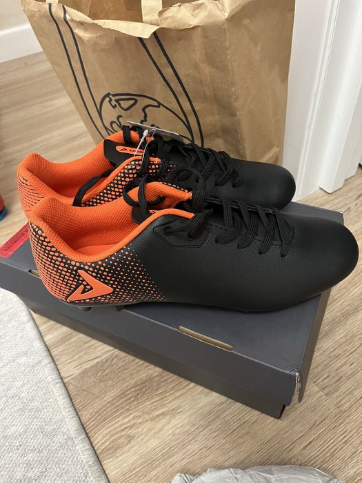 продам бутсы demix новые