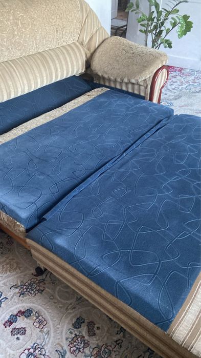 Срочно!!!Продам диван, софу и два кресло.