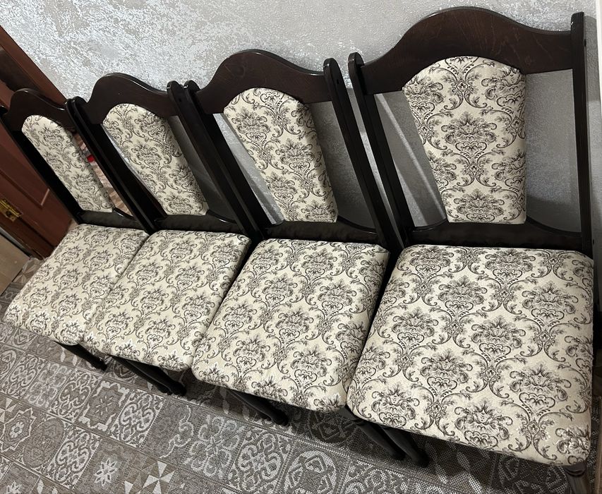 Продам стулья 4 штук