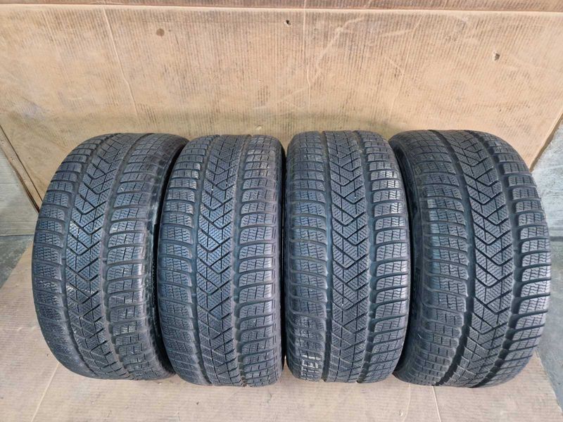 4 Pirelli R18 245/40
зимни гуми DOT3418