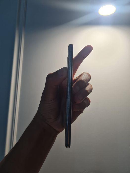 Samsung s20 в идеальном состоянии!