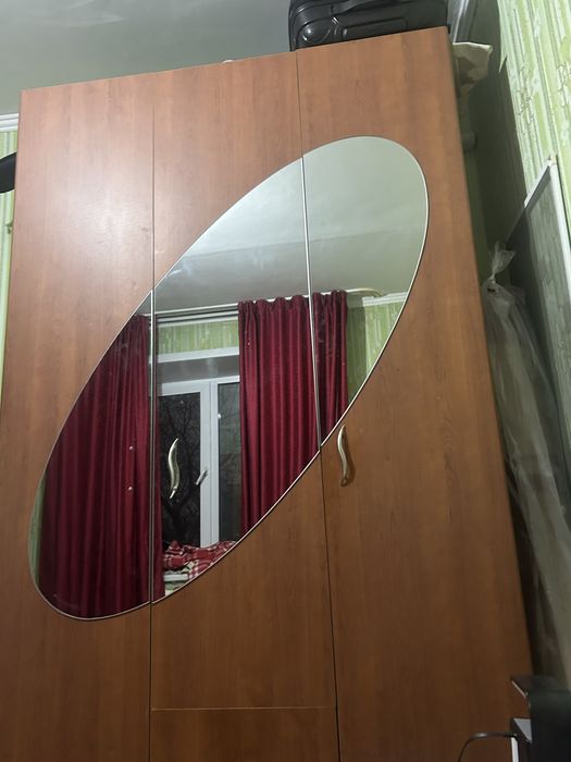 Старый шкаф где-то 7-8 лет