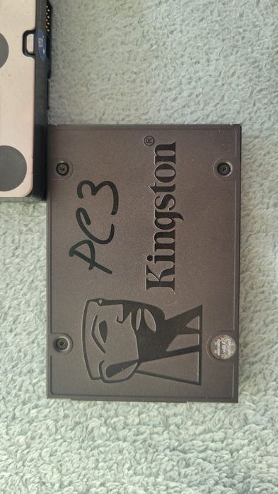 HDD-uri Seagate 2Tb și Western Digital 1Tb, SSD Kingston și memorie RAM