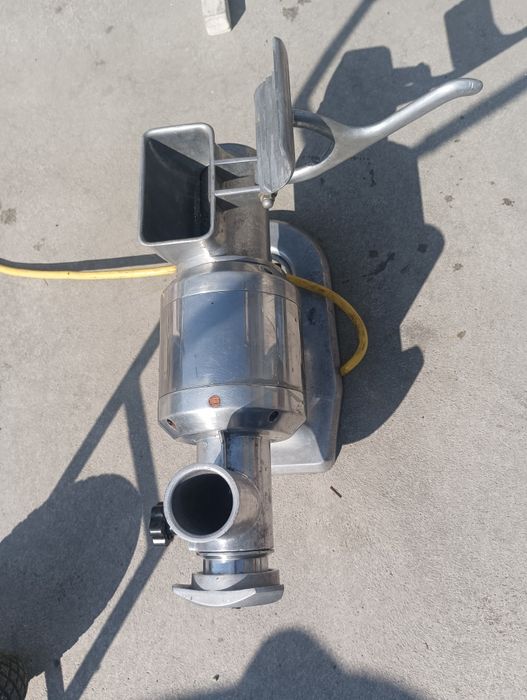 Месомелачка с ренде за твърди сирена