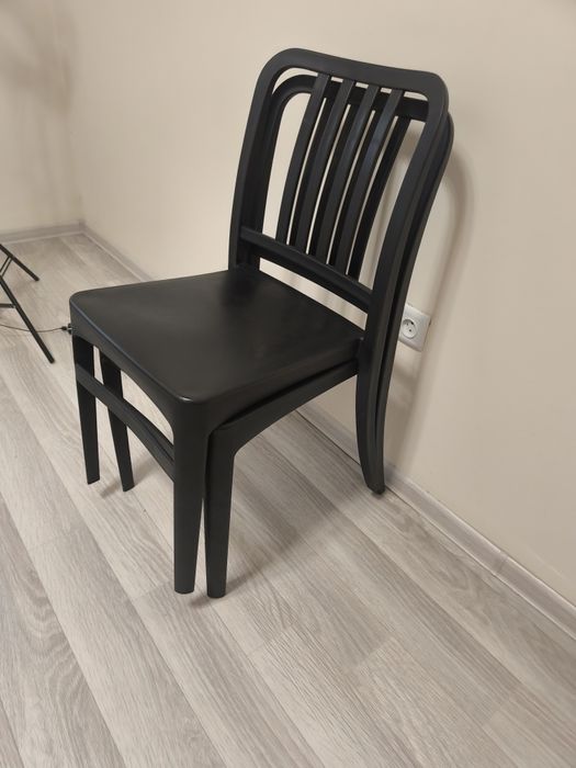 Стул пластиковый