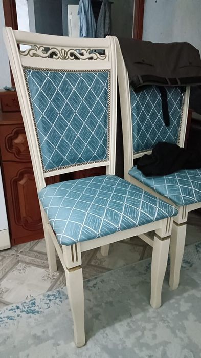 Продам 6 стульев.