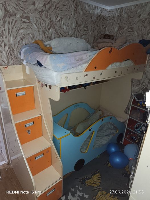 Продам двухъярусную детскую кровать.