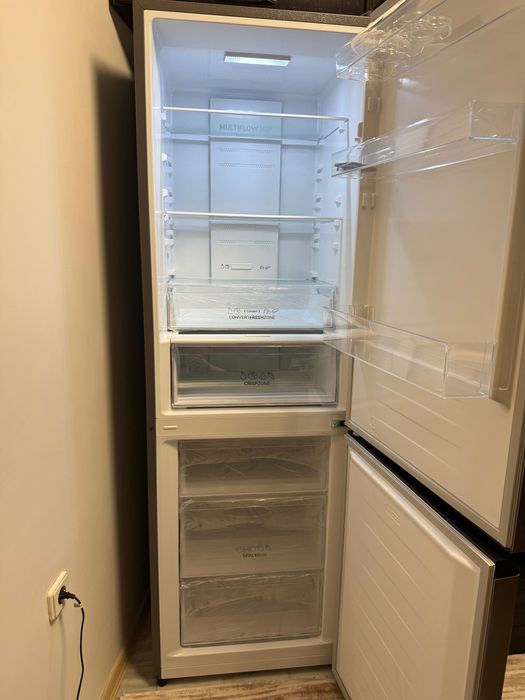 Нов Хладилник с долен фризер GORENJE