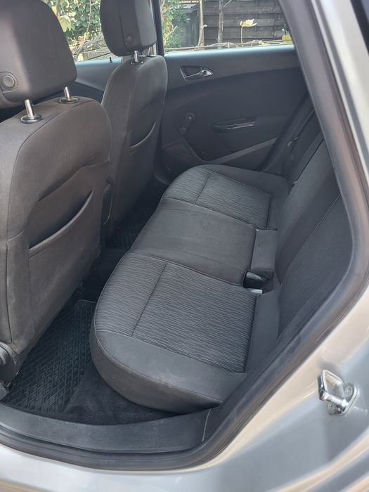 Vând Opel Astra j